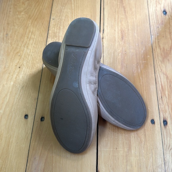 Nude Flats - Picture 2 of 3